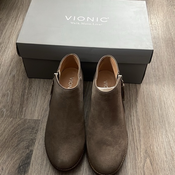 Vionic Serena Suede Ankle Boots in Gray Size 6 - Picture 10 of 13